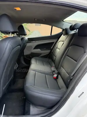 Hyundai Elantra Limited Sedan FWD (2.0L 4cyl 6A) 2017 White