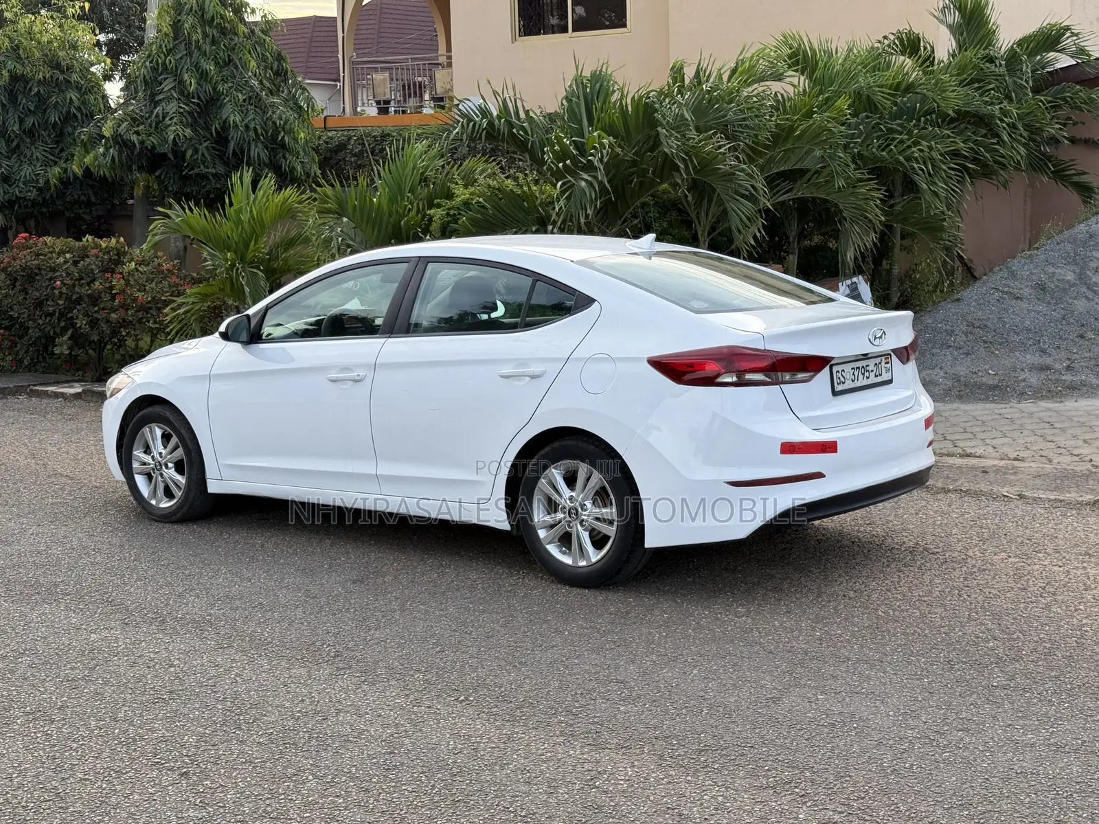 Hyundai Elantra Limited Sedan FWD (2.0L 4cyl 6A) 2017 White