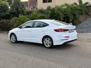 Hyundai Elantra Limited Sedan FWD (2.0L 4cyl 6A) 2017 White