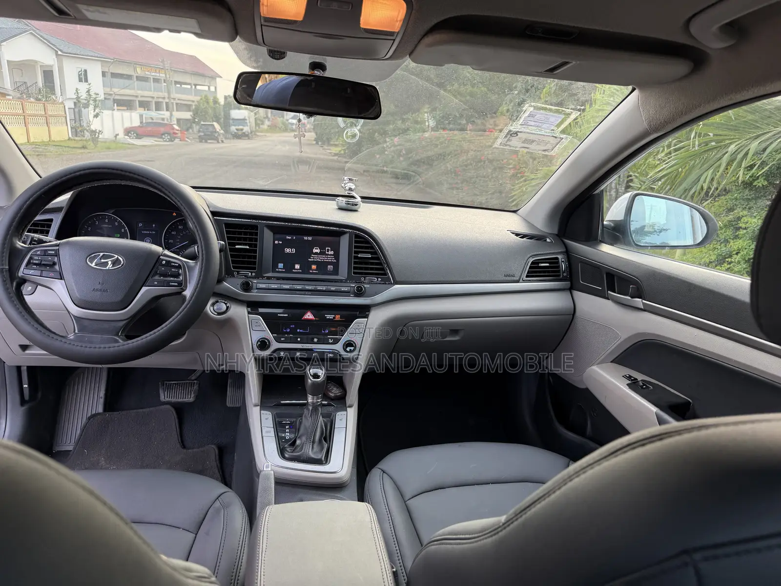 Hyundai Elantra Limited Sedan FWD (2.0L 4cyl 6A) 2017 White