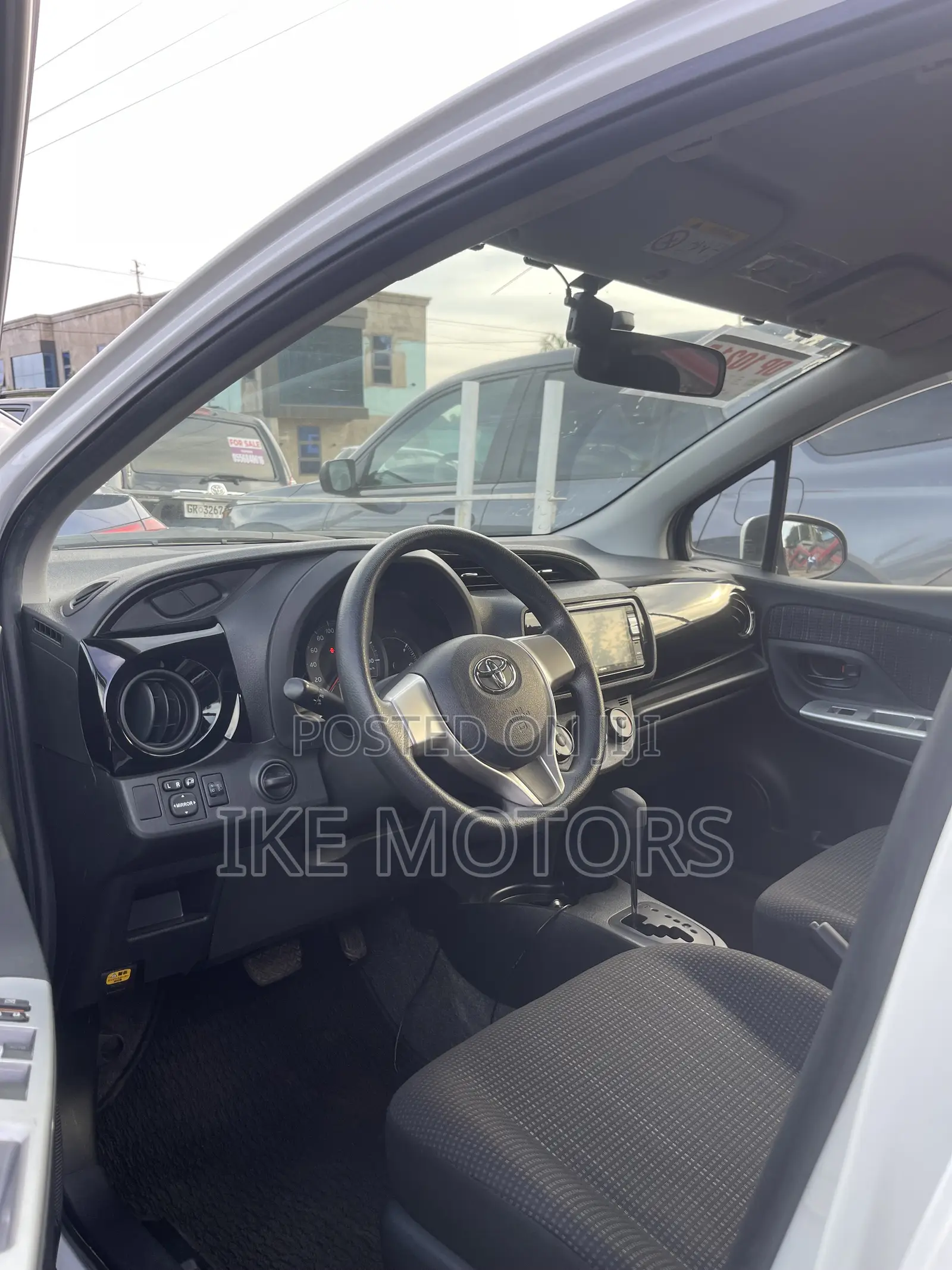Toyota Vitz 1.3 AWD 3dr 2015 White