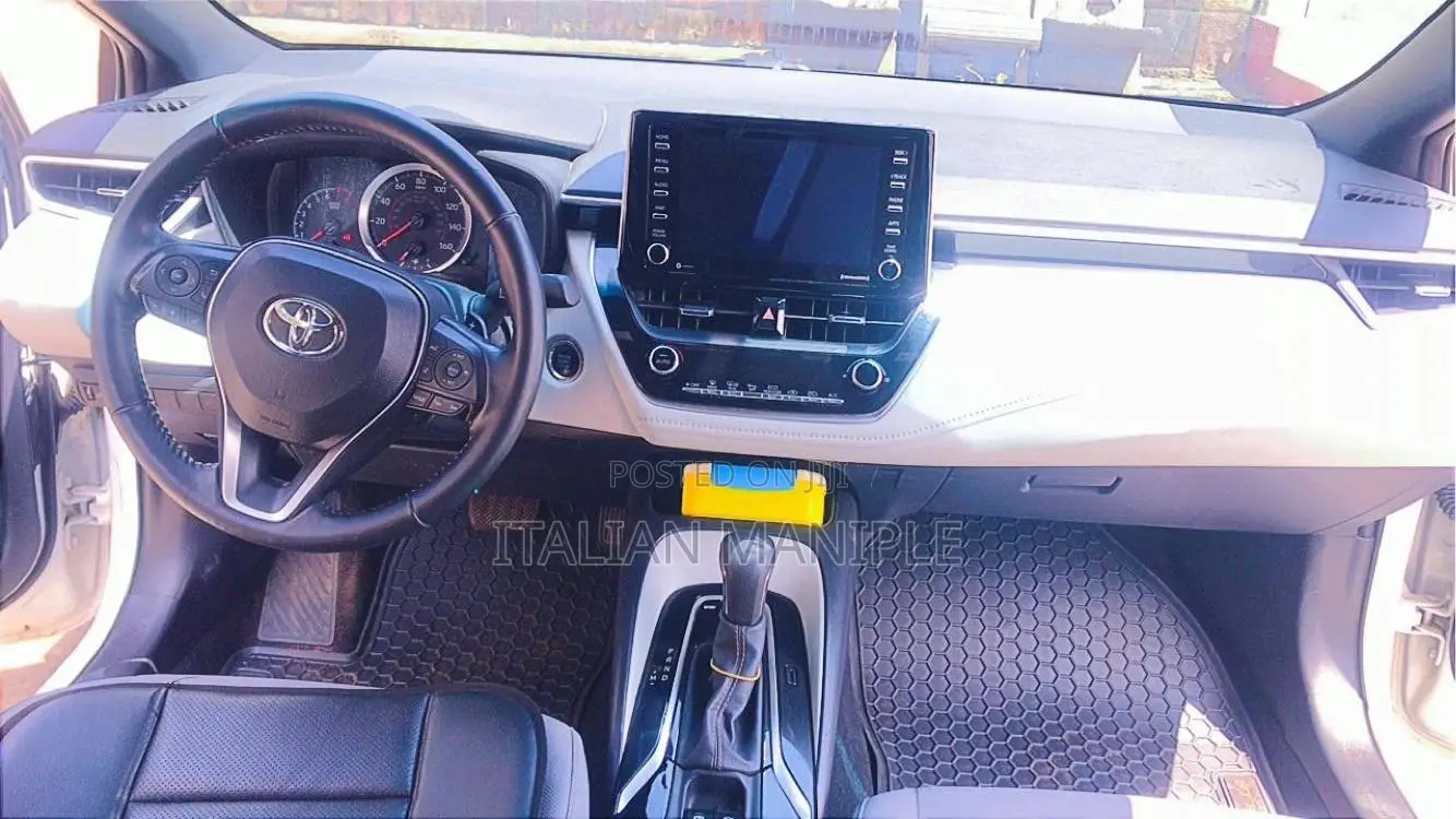 Toyota Corolla SE 2021 White