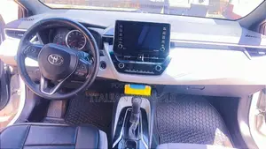 Toyota Corolla SE 2021 White