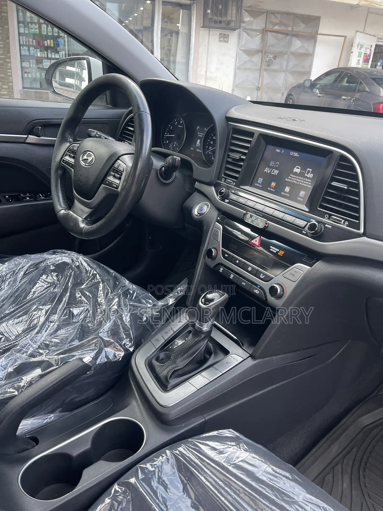 Hyundai Elantra Limited Sedan FWD (2.0L 4cyl 6A) 2017 White