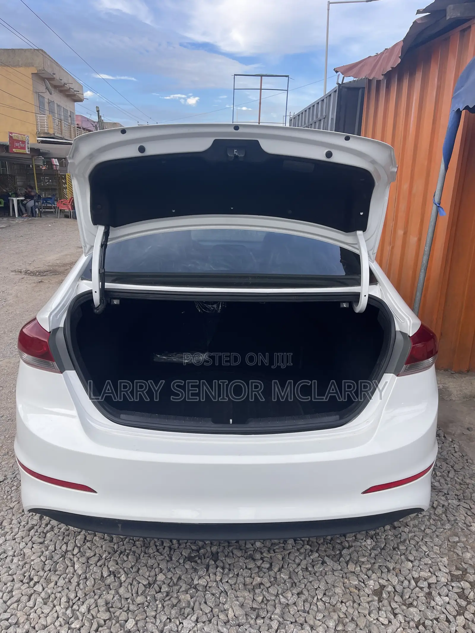 Hyundai Elantra Limited Sedan FWD (2.0L 4cyl 6A) 2017 White