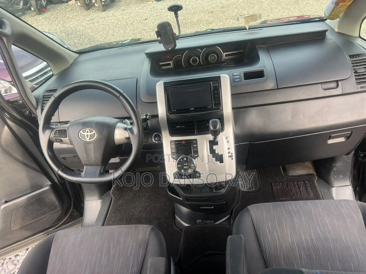 Toyota Voxy X 2WD 8-Seater 2012 Black