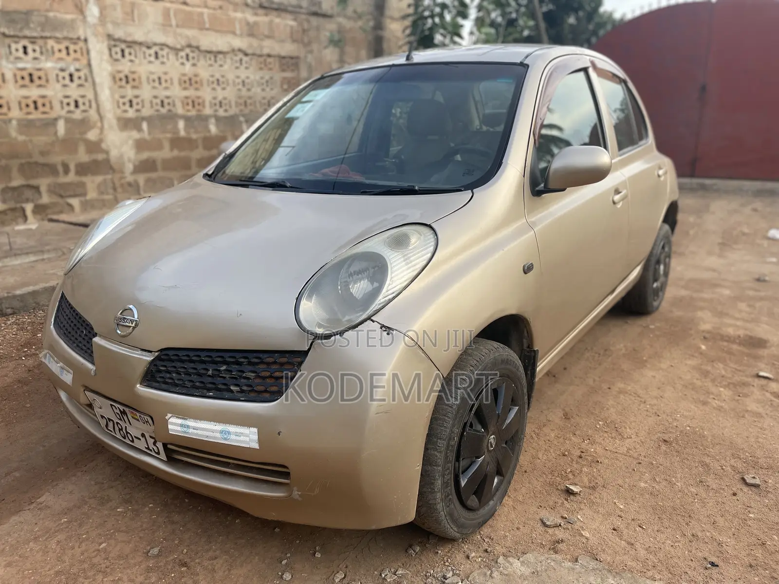 Nissan March 2010 Gold