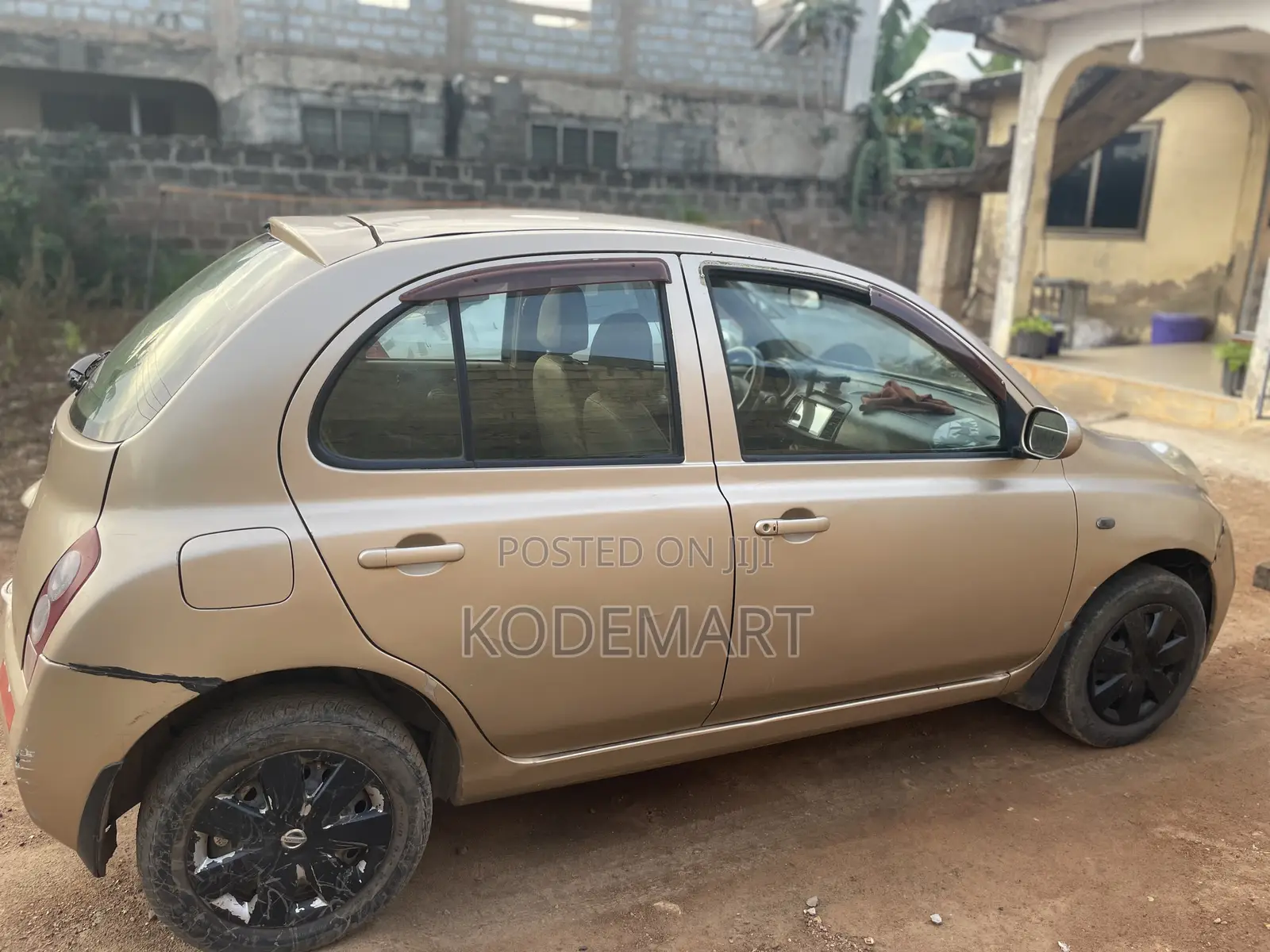 Nissan March 2010 Gold