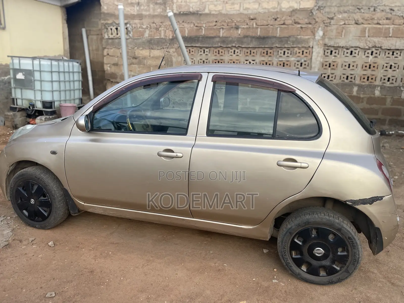 Nissan March 2010 Gold