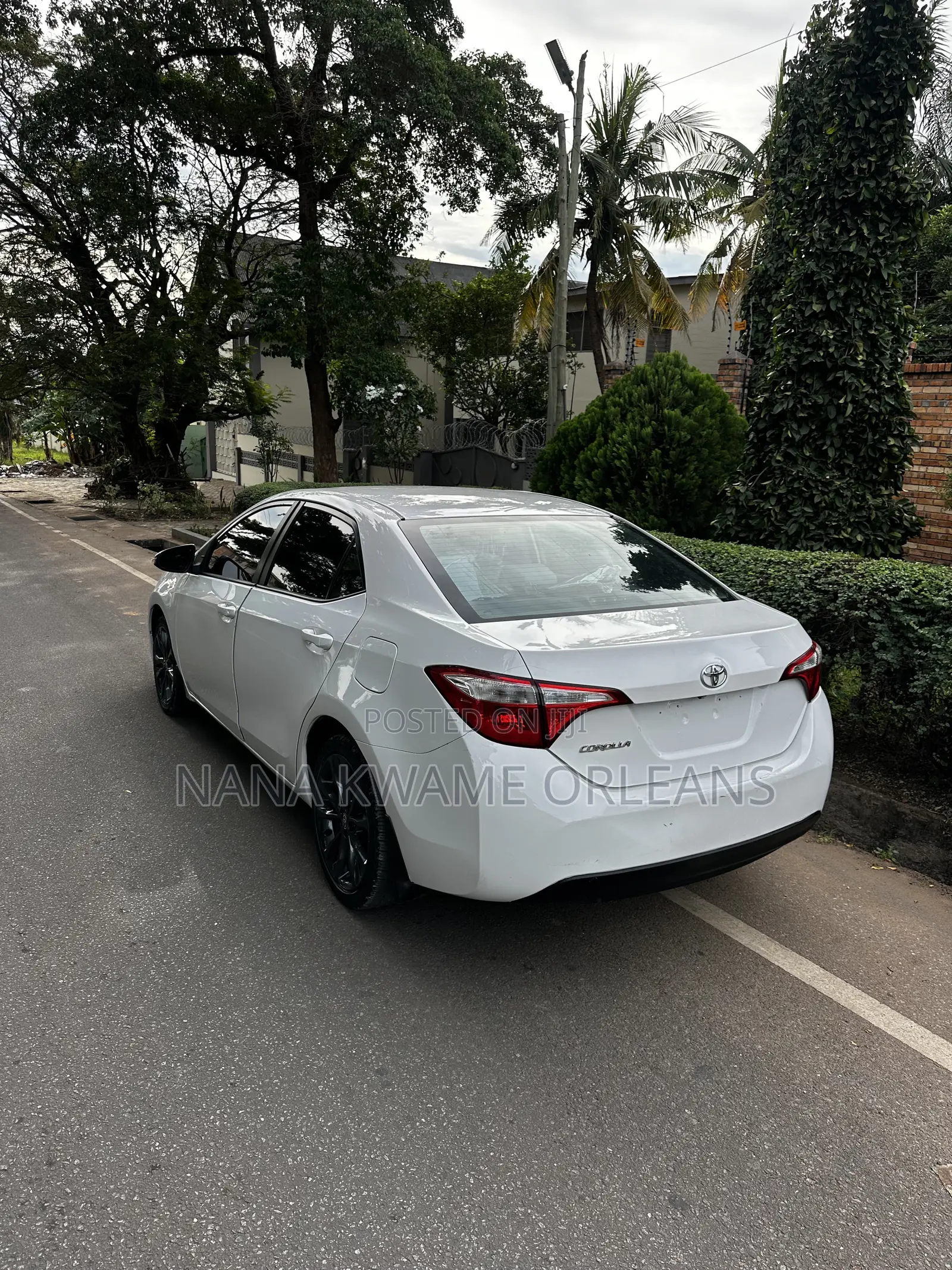 Toyota Corolla LE 4dr Sedan (1.8L 4cyl CVT) 2016 White