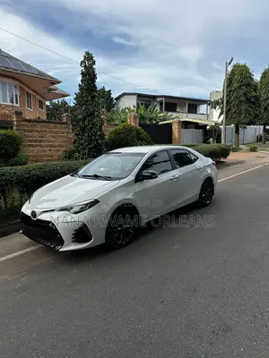 Toyota Corolla LE 4dr Sedan (1.8L 4cyl CVT) 2016 White