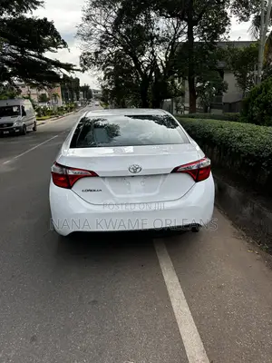 Toyota Corolla LE 4dr Sedan (1.8L 4cyl CVT) 2016 White