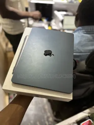Laptop Apple MacBook Air 2022 M2 16GB Apple M2 SSD 256GB