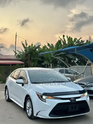 Toyota Corolla LE 2022 White