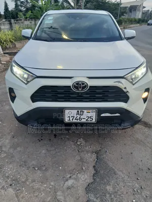 Toyota RAV4 2021 White