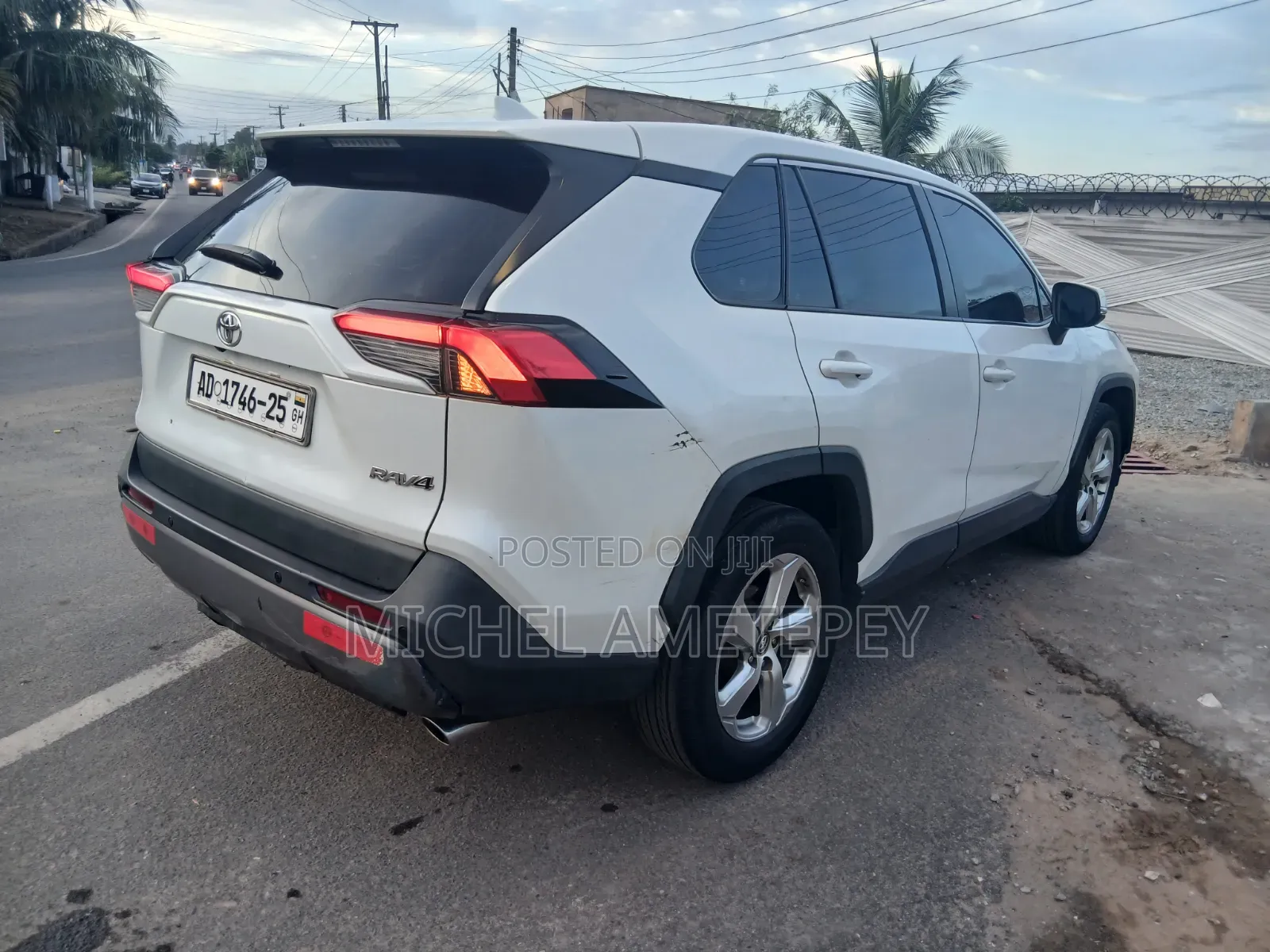 Toyota RAV4 2021 White