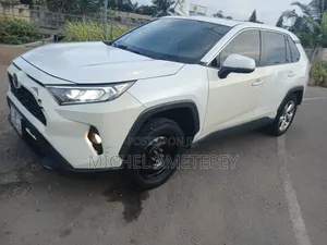 Toyota RAV4 2021 White