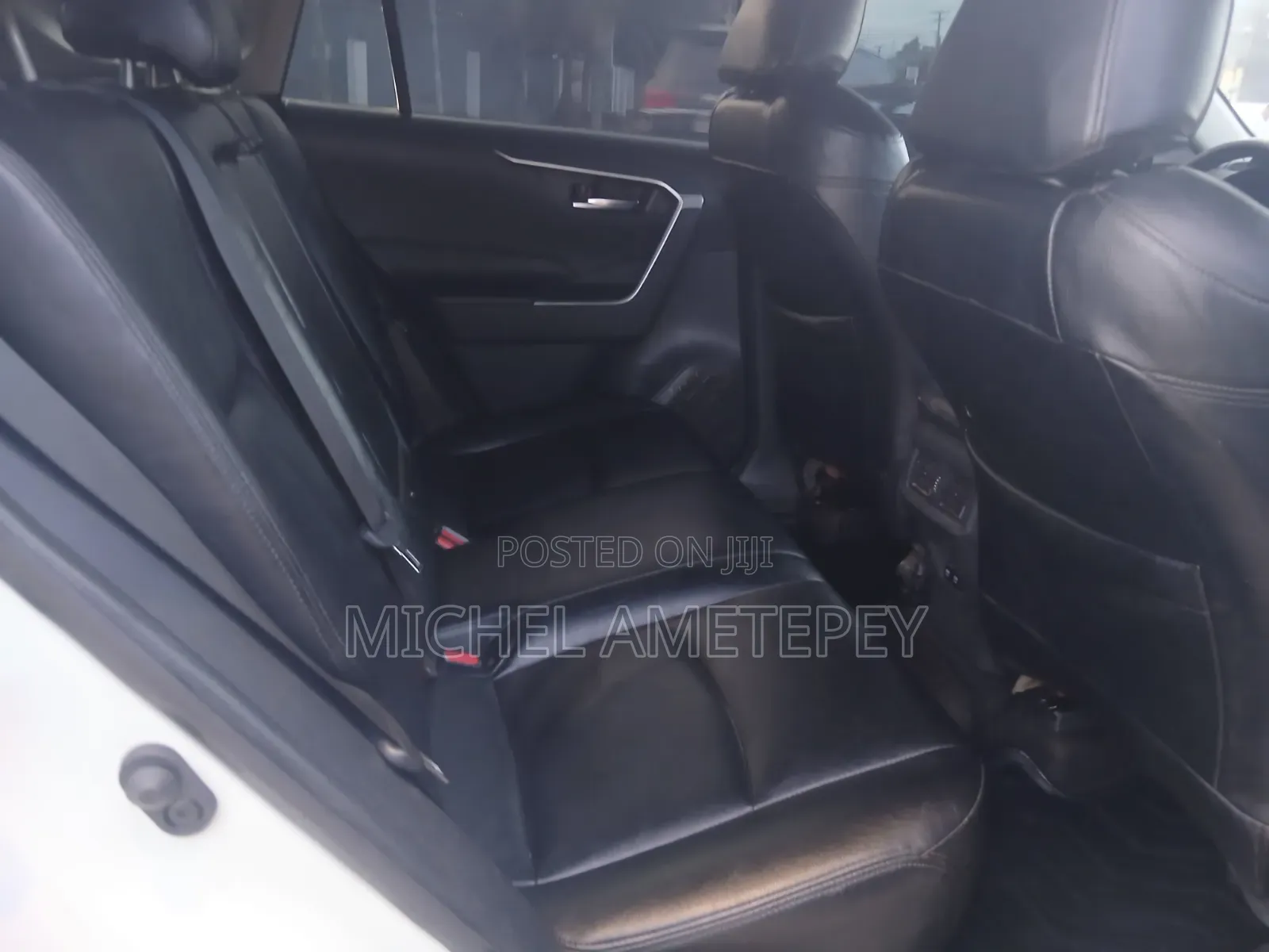 Toyota RAV4 2021 White