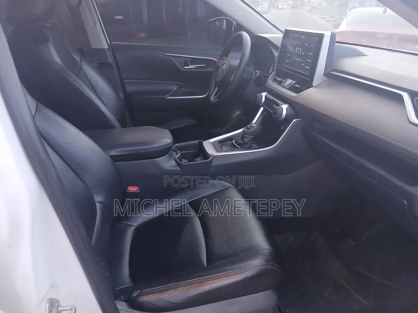 Toyota RAV4 2021 White