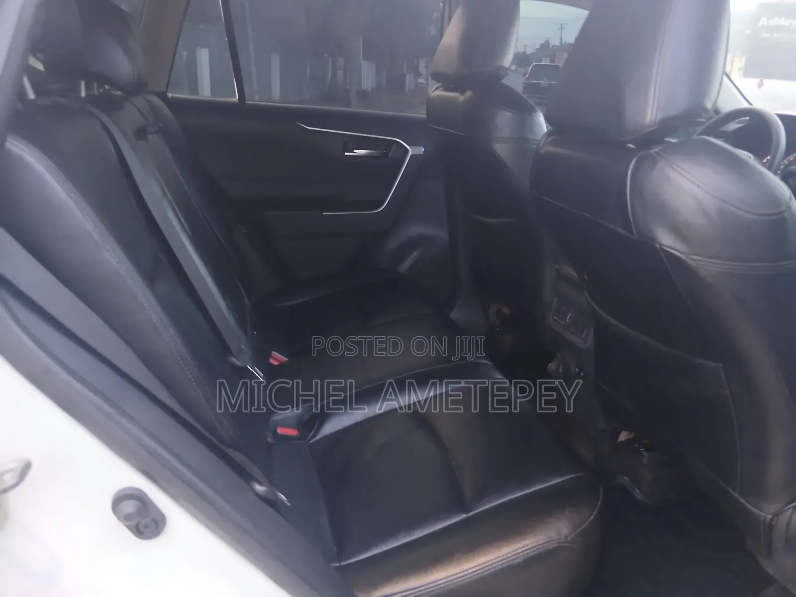 Toyota RAV4 2021 White