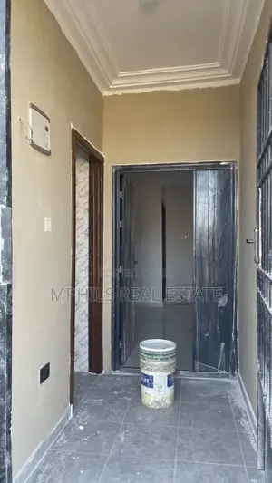1bdrm Block of Flats in Mphils, CP for rent
