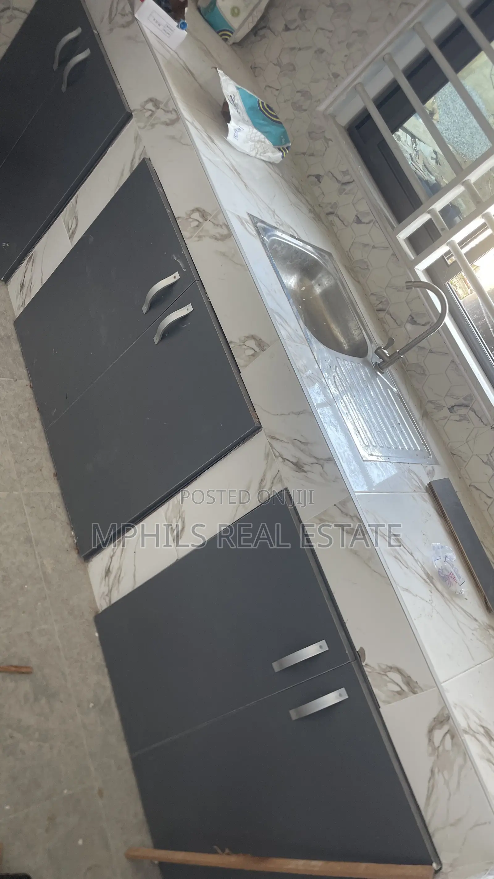 1bdrm Block of Flats in Mphils, CP for rent