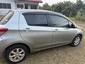 Toyota Vitz 1.3 AWD 5dr 2012 Silver