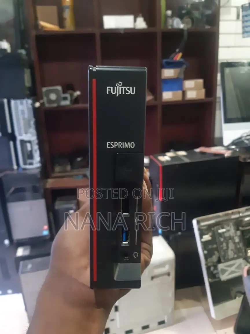 Desktop Computer Fujitsu 8GB Intel Core i3 SSD 128GB