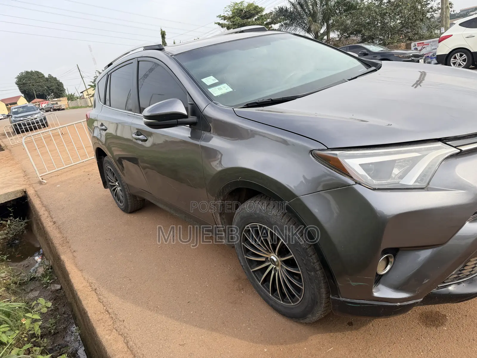 Toyota RAV4 LE AWD (2.5L 4cyl 6A) 2017 Gray