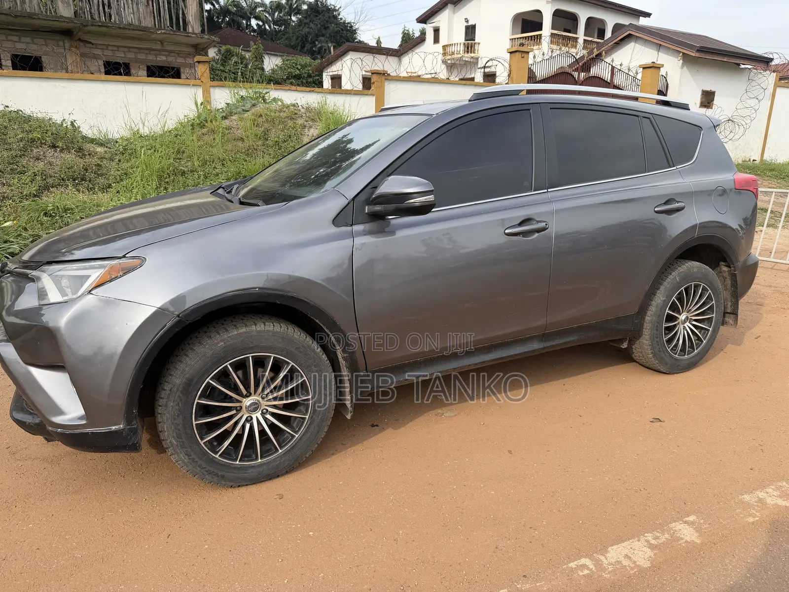 Toyota RAV4 LE AWD (2.5L 4cyl 6A) 2017 Gray