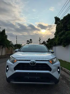 Toyota RAV4 XLE Premium FWD 2023 White
