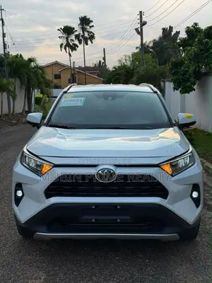 Toyota RAV4 XLE Premium FWD 2023 White