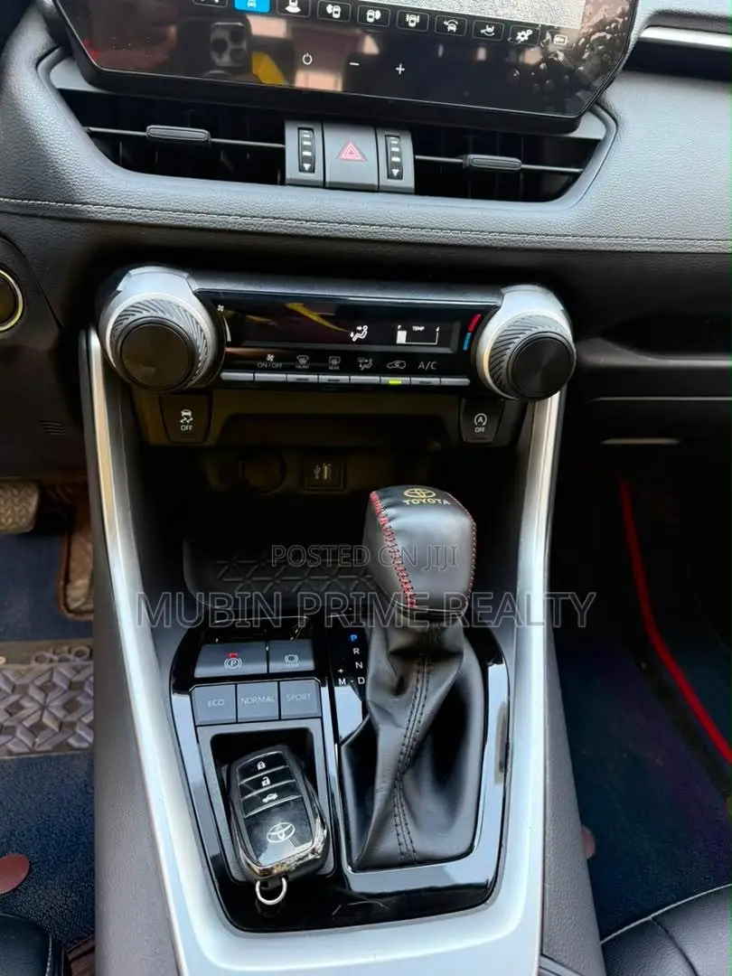 Toyota RAV4 XLE Premium FWD 2023 White