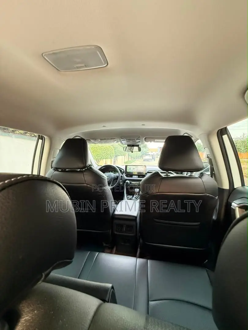 Toyota RAV4 XLE Premium FWD 2023 White