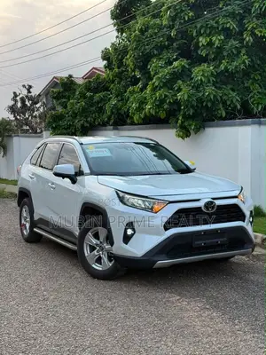 Toyota RAV4 XLE Premium FWD 2023 White
