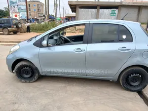 Toyota Vitz 1.3 FWD 5dr 2009 Gray