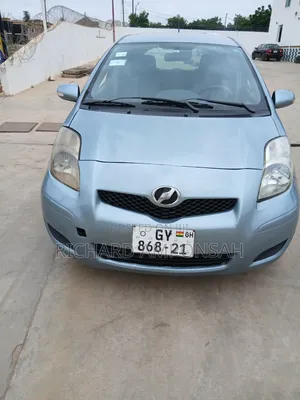 Toyota Vitz 1.3 FWD 5dr 2009 Gray