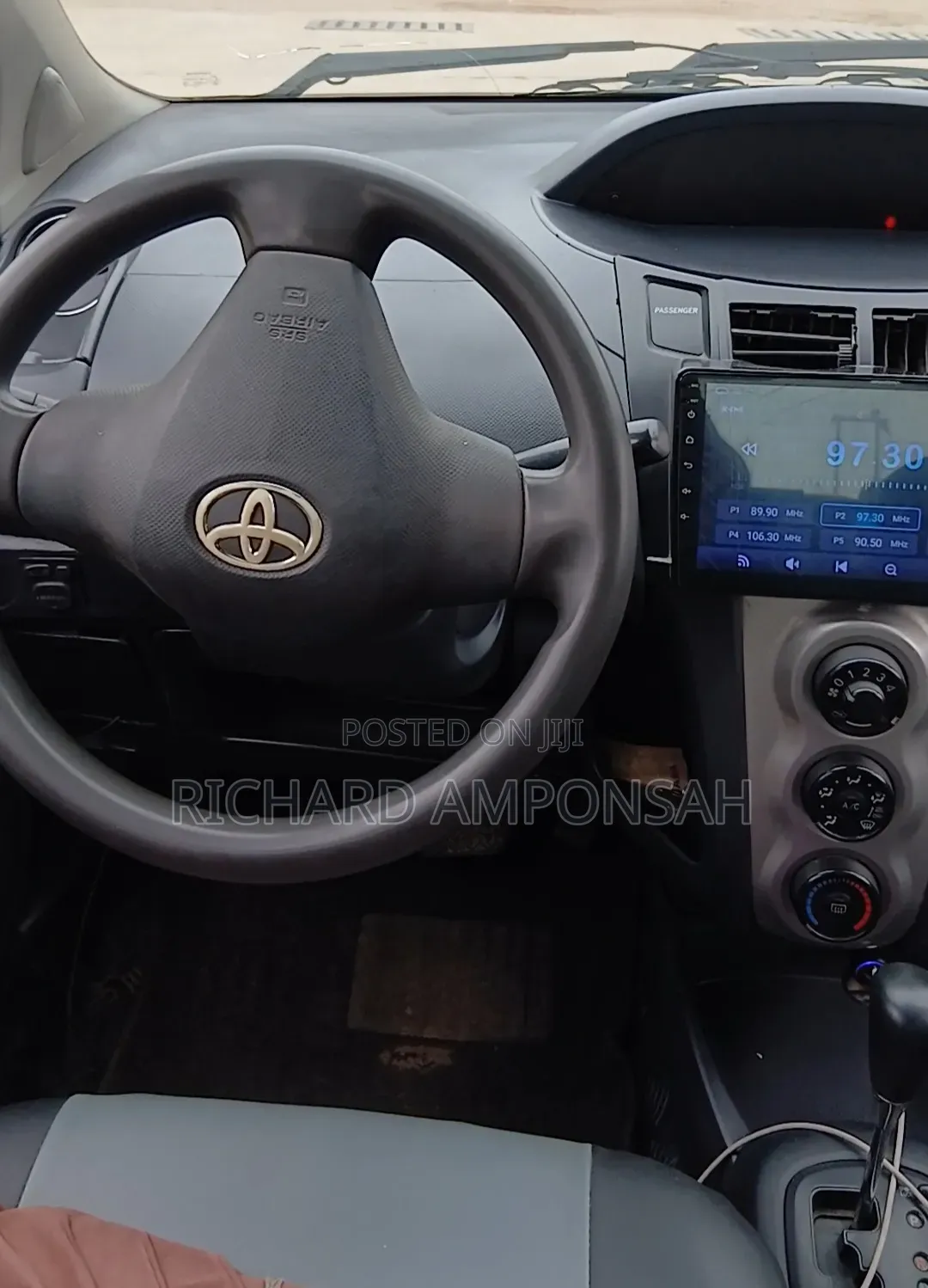 Toyota Vitz 1.3 FWD 5dr 2009 Gray