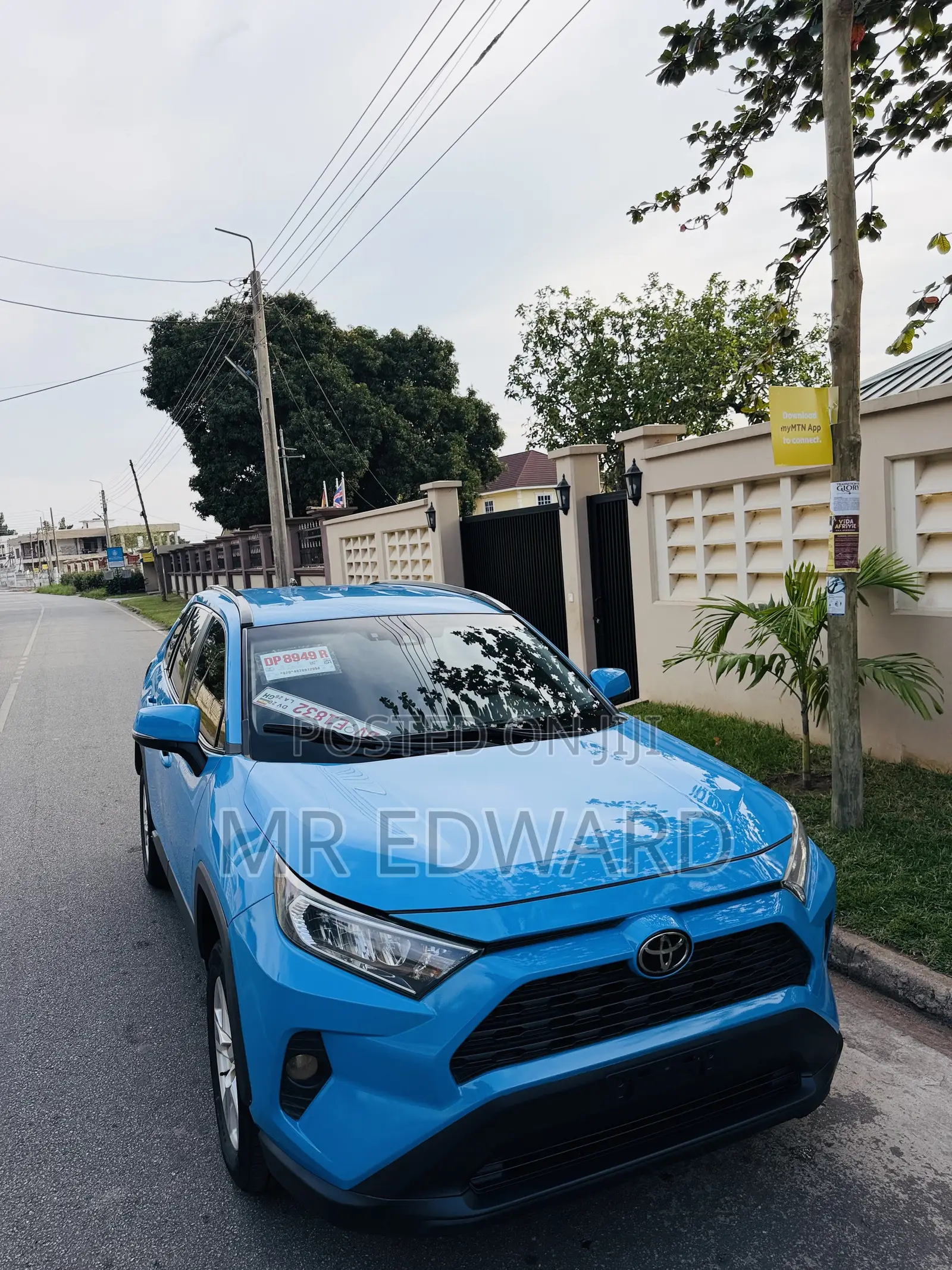 Toyota RAV4 XLE 2021 Blue