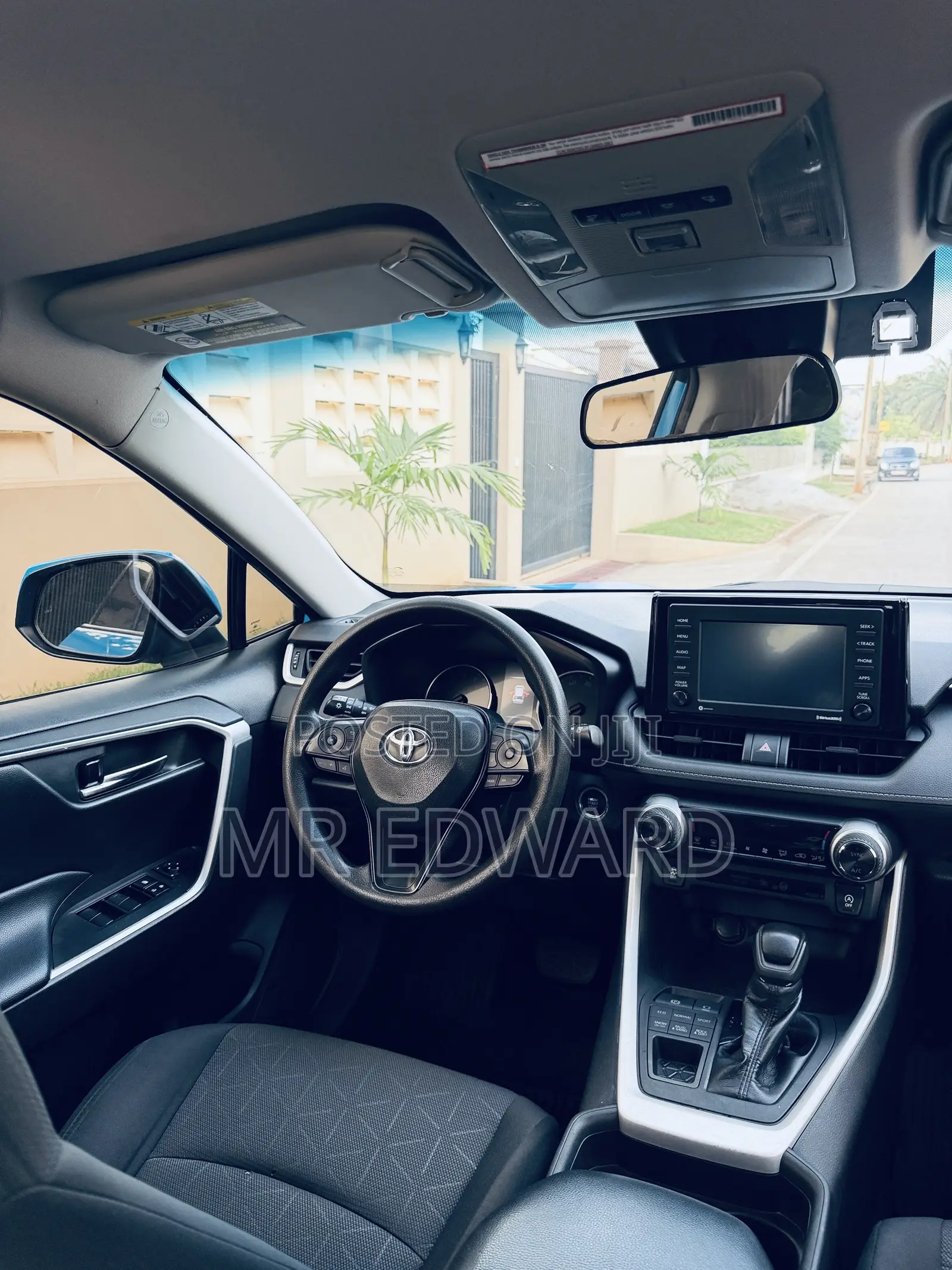 Toyota RAV4 XLE 2021 Blue