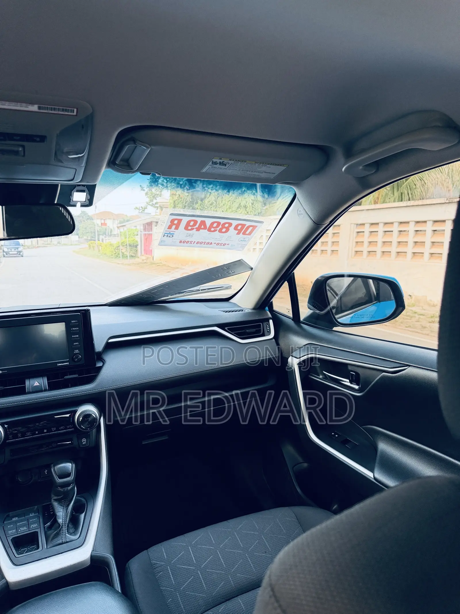 Toyota RAV4 XLE 2021 Blue