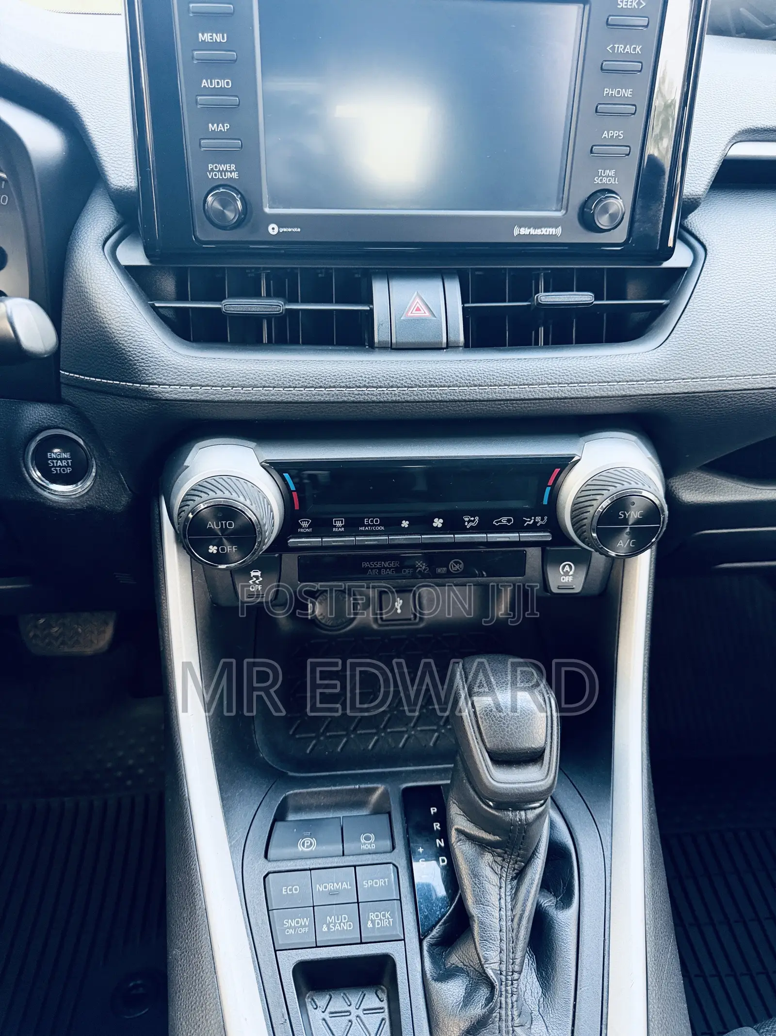Toyota RAV4 XLE 2021 Blue