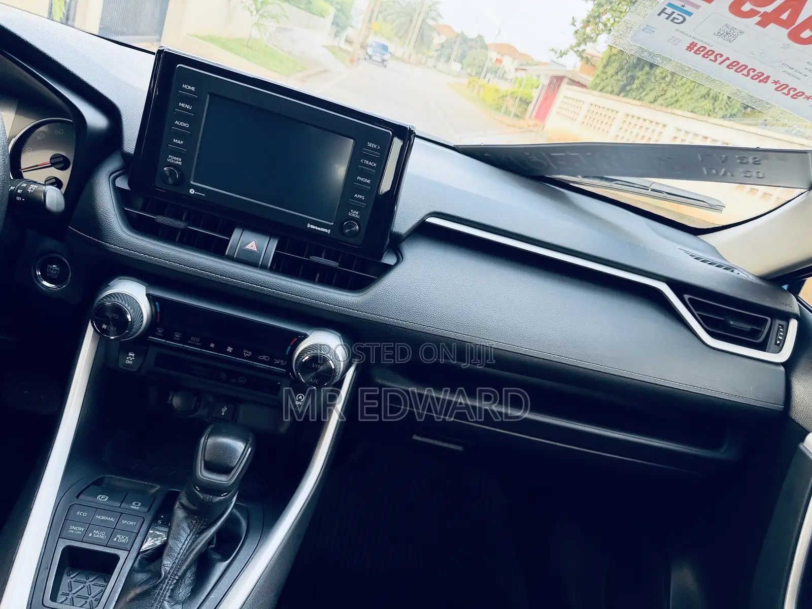 Toyota RAV4 XLE 2021 Blue