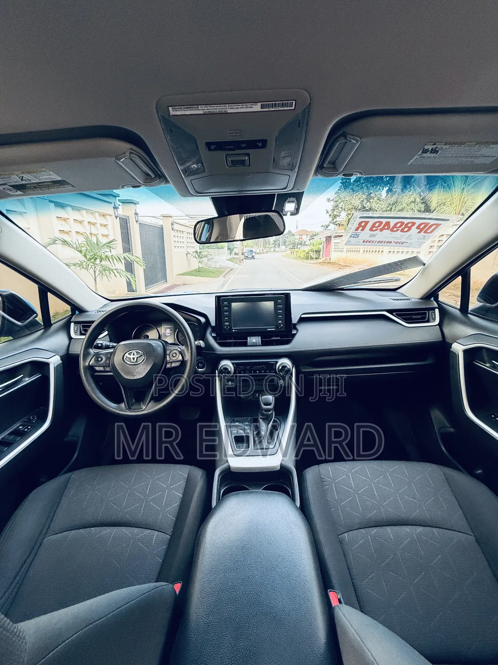 Toyota RAV4 XLE 2021 Blue