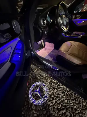 Mercedes-Benz C300 2019 Blue