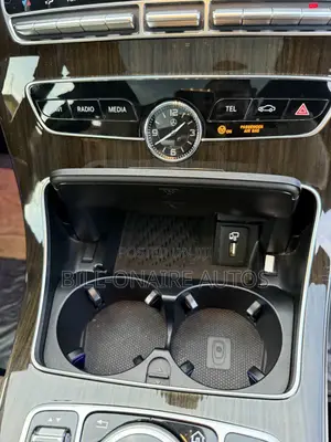 Mercedes-Benz C300 2019 Blue