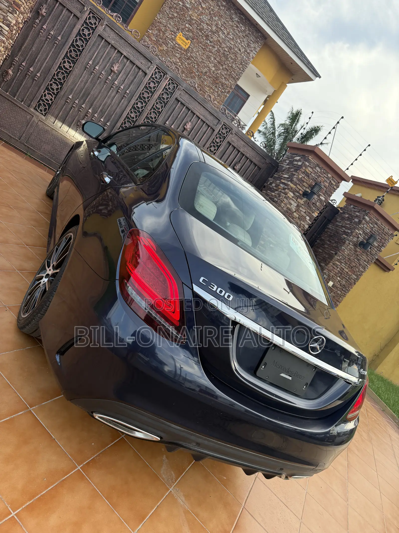 Mercedes-Benz C300 2019 Blue