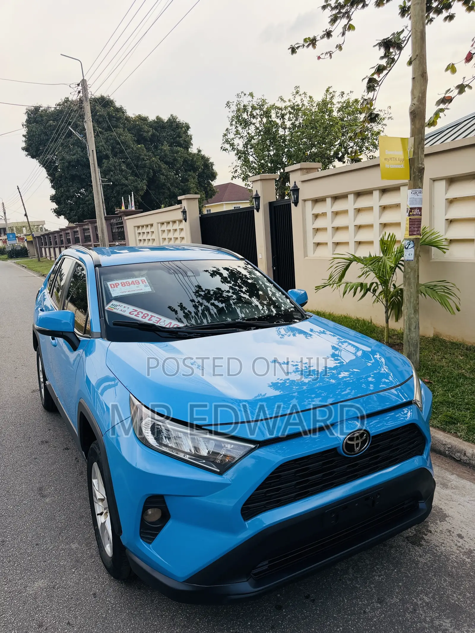 Toyota RAV4 XLE 2021 Blue
