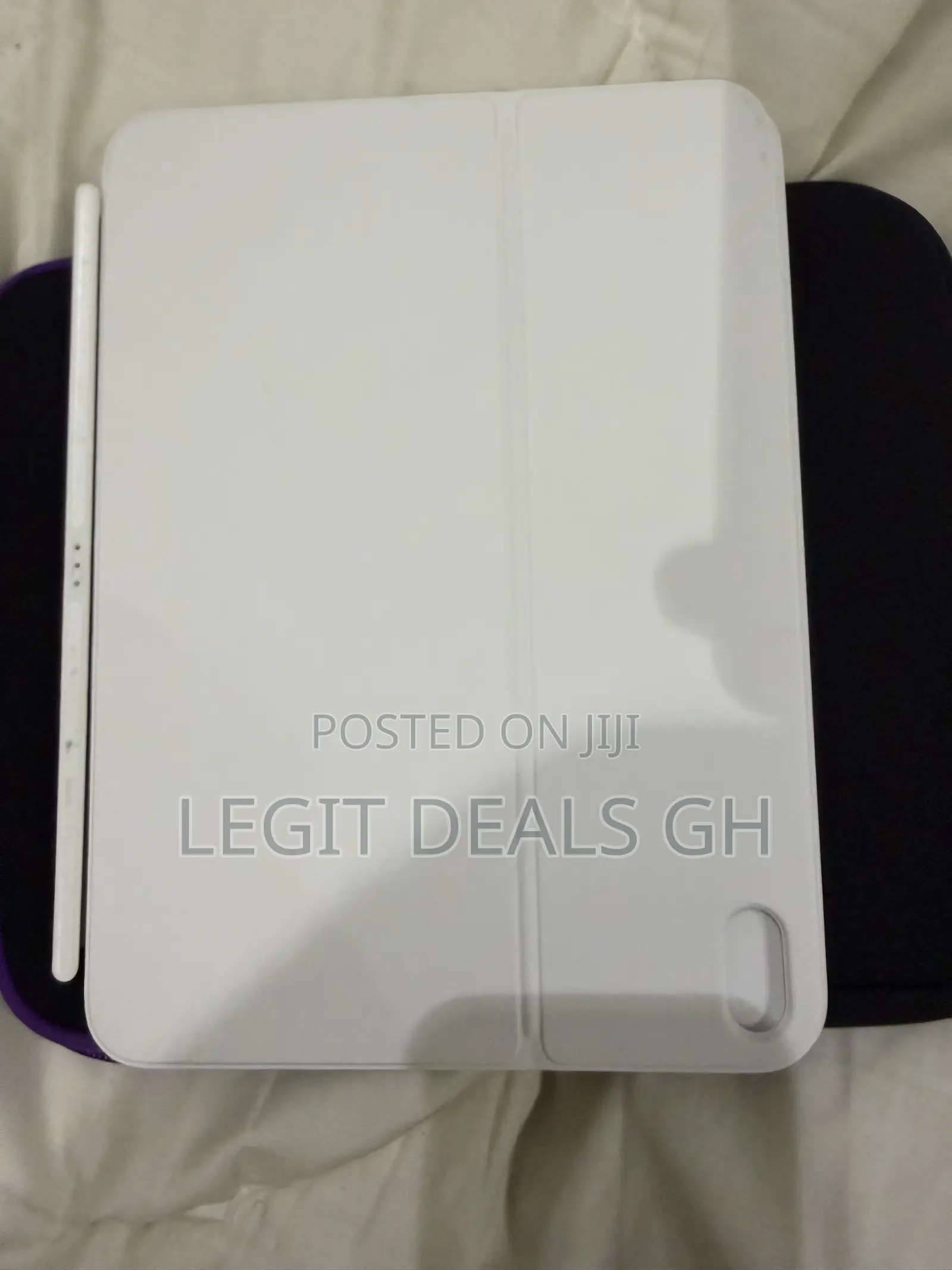Apple Magic Keyboard Folio A16