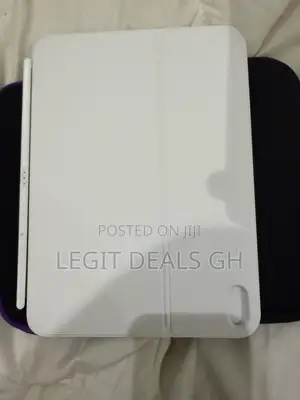 Apple Magic Keyboard Folio A16